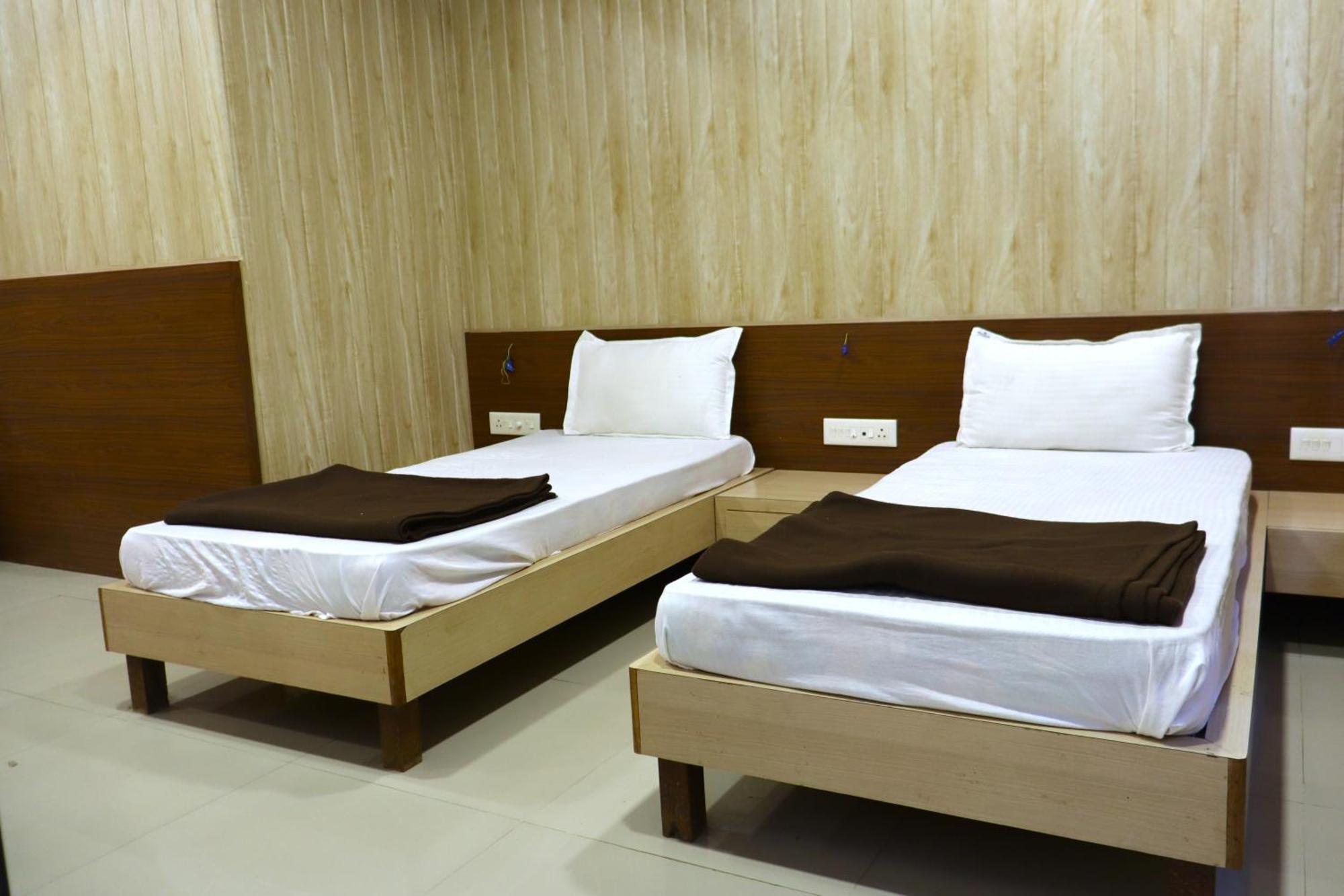 Hotel Midtown Inn Nashik Exterior foto