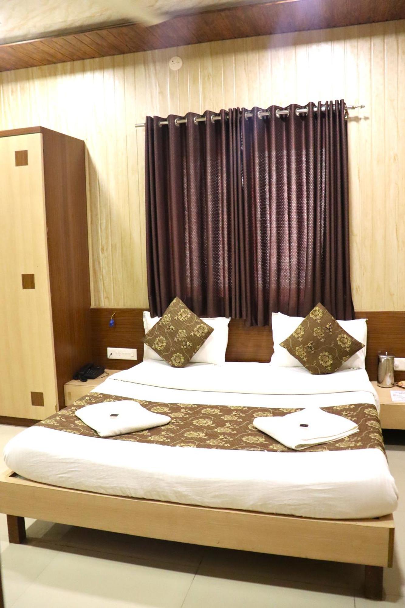 Hotel Midtown Inn Nashik Exterior foto